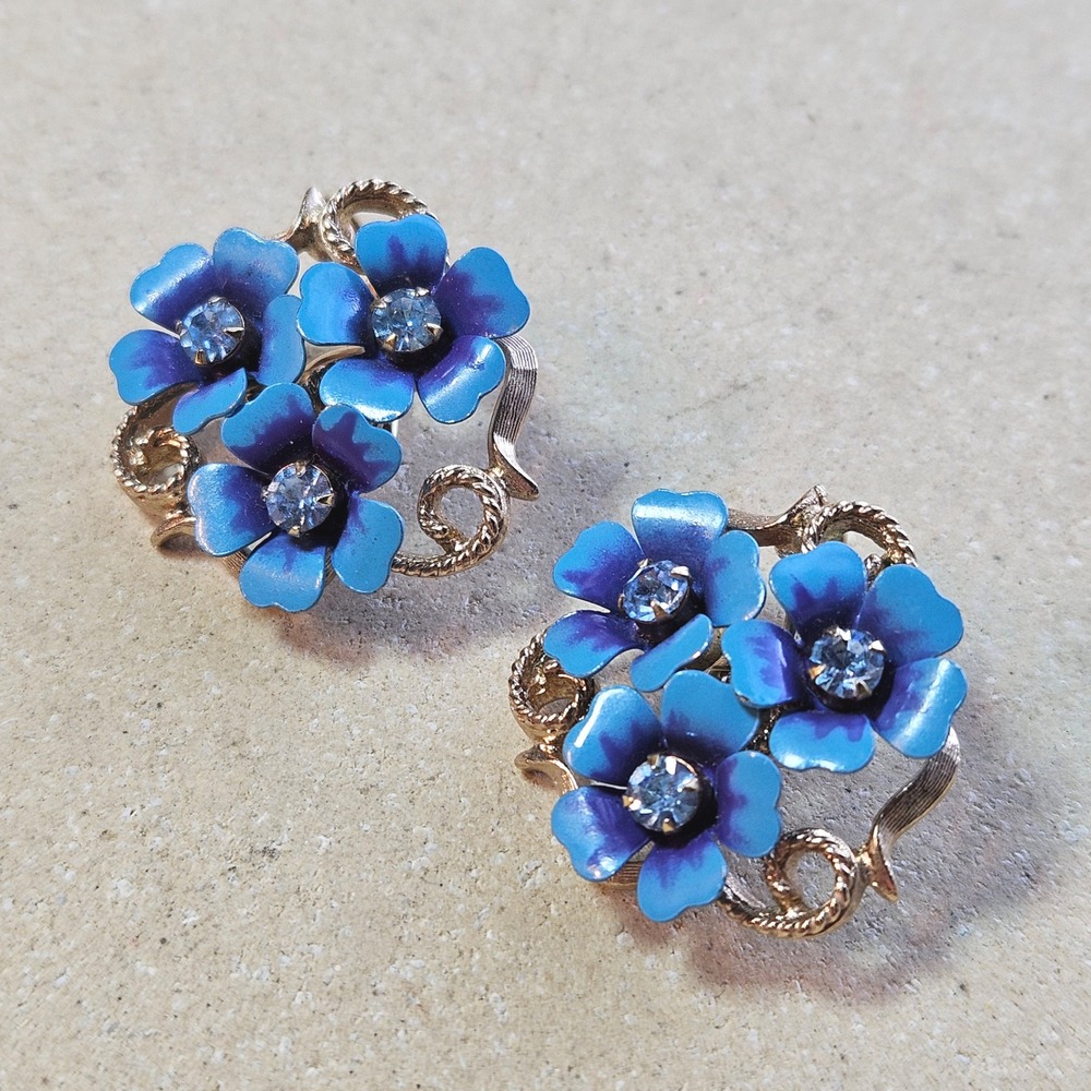 Vtg 70s Avon Blue Enamel Flower Rhinestone Clip‎ On Earrings Gold Tone Floral